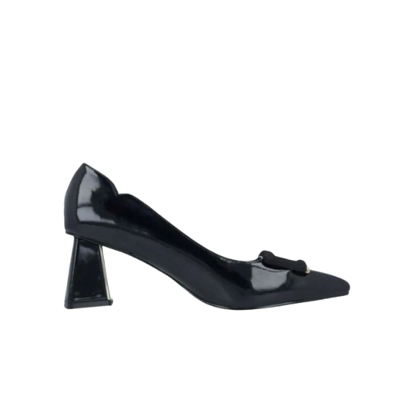 Menbur decolletè in vernice con accessorio