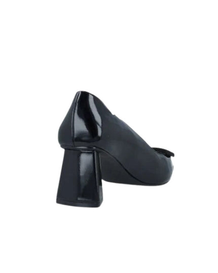 Menbur decolletè in vernice con accessorio