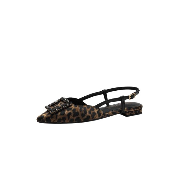 Tamaris sling back con stampa animalier e accessorio gioiello