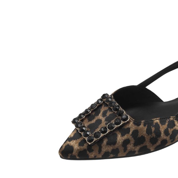 Tamaris sling back con stampa animalier e accessorio gioiello