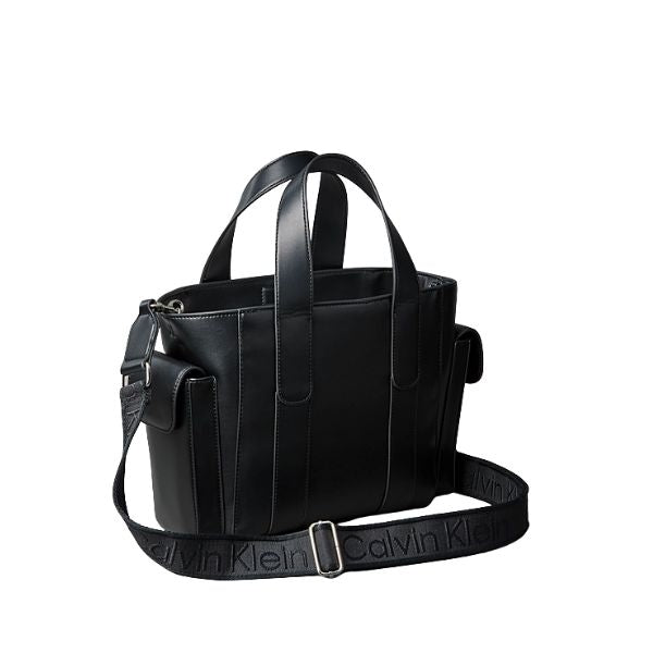Calvin Klein borsa a mano nera con tasche esterne