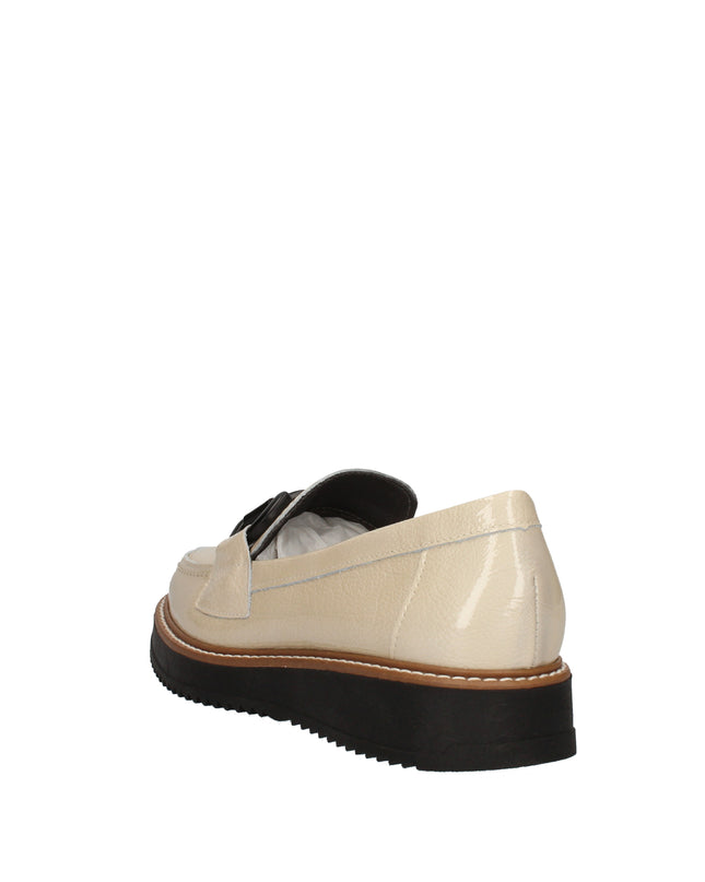 Pitillos mocassini in vernice con accessorio