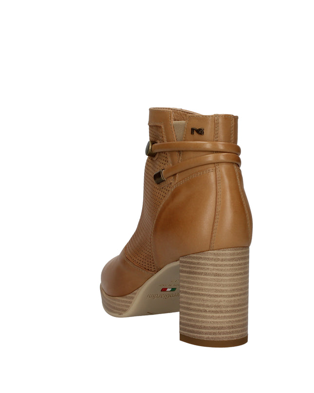 Nero Giardini tronchetti in pelle traforati con tacco effetto legno