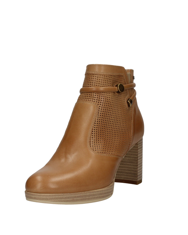 Nero Giardini tronchetti in pelle traforati con tacco effetto legno