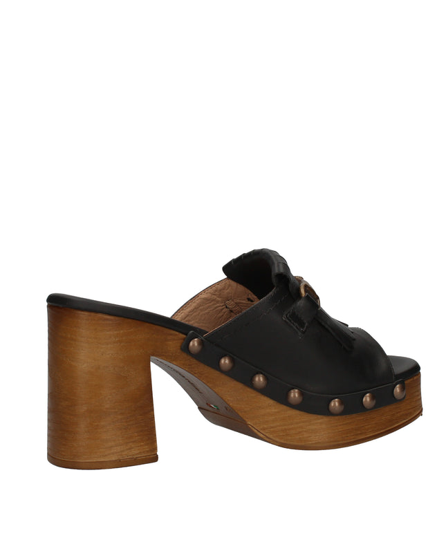 Nero Giardini zoccoli con tacco a blocco e frange