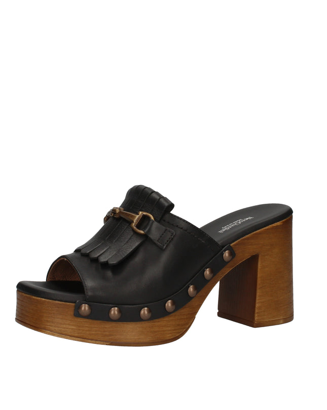 Nero Giardini zoccoli con tacco a blocco e frange