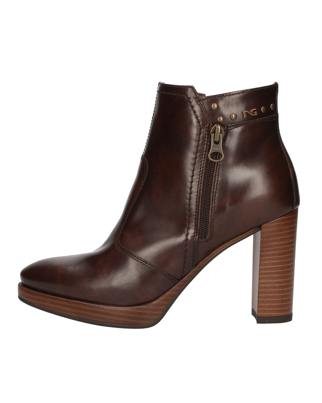 Nero Giardini stivaletti con tacco effetto legno con borchie