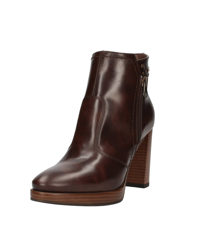 Nero Giardini stivaletti con tacco effetto legno con borchie