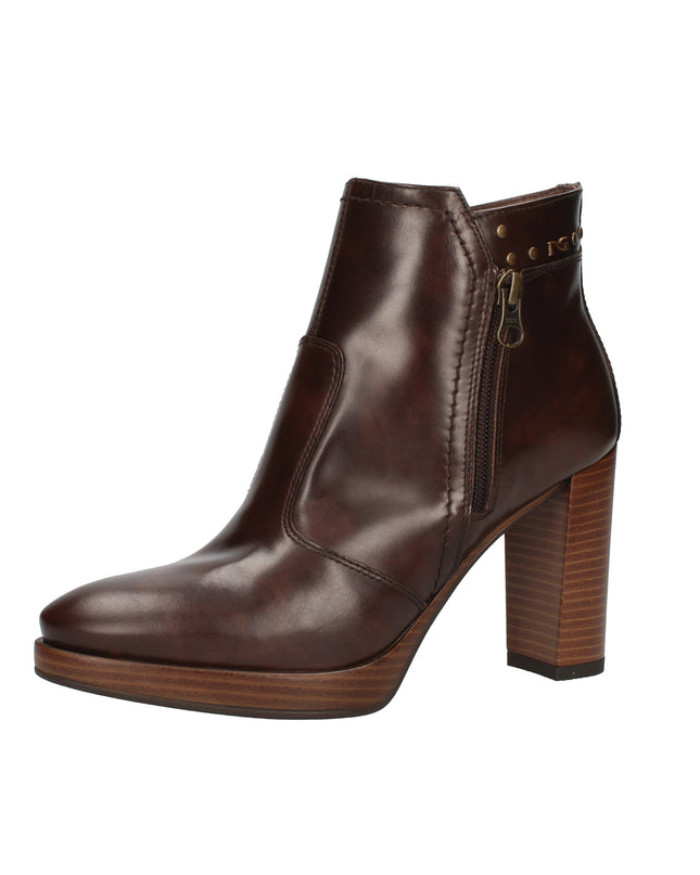 Nero Giardini stivaletti con tacco effetto legno con borchie