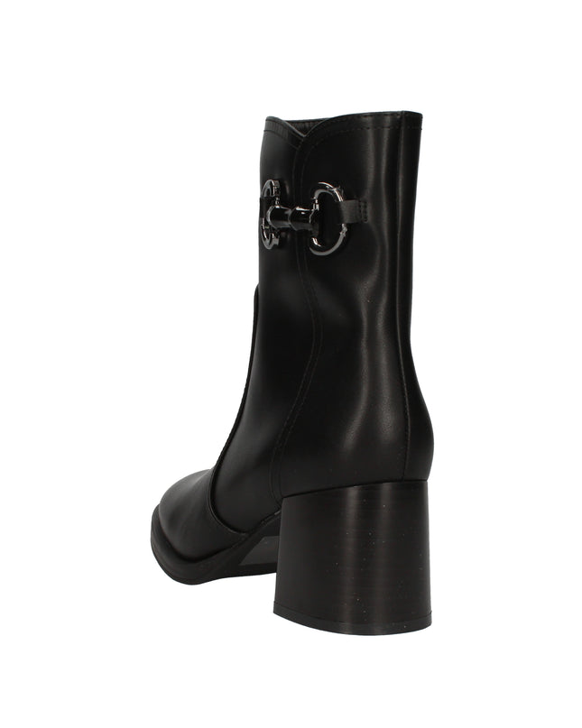 Keys stivaletti in pelle con tacco a blocco e accessorio decorativo