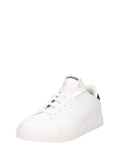 Adidas Advantage Base sneakers con strisce traforate e tallone nero