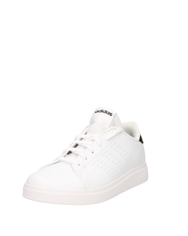 Adidas Advantage Base sneakers con strisce traforate e tallone nero