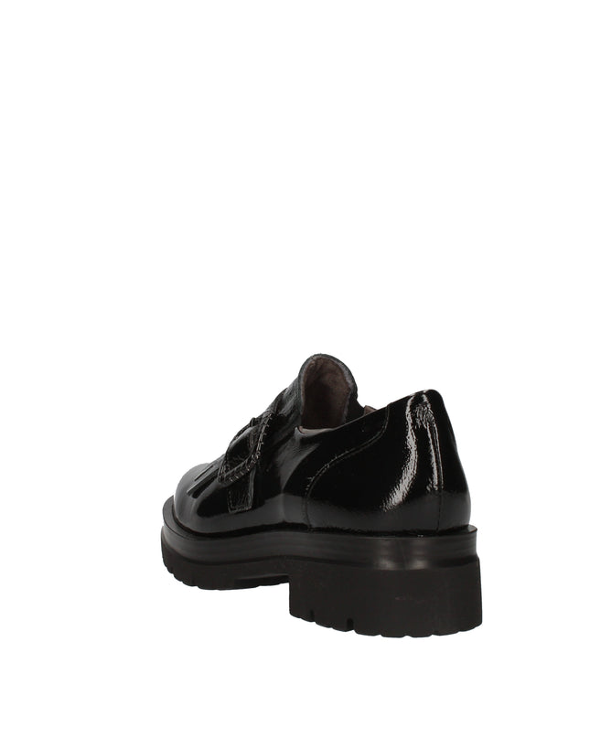 Pitillos slip on in vernice con frange decorative