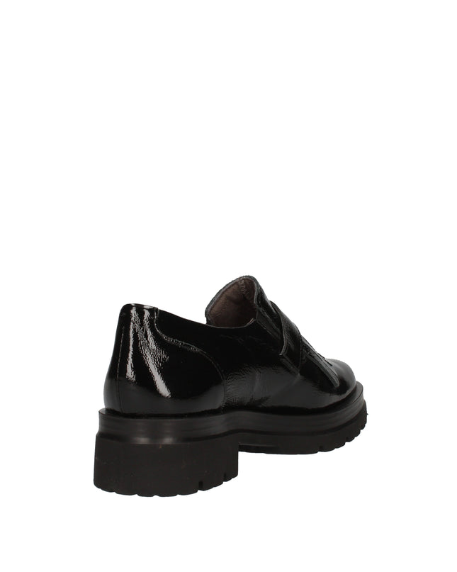 Pitillos slip on in vernice con frange decorative