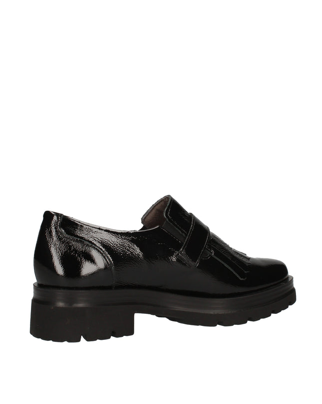 Pitillos slip on in vernice con frange decorative
