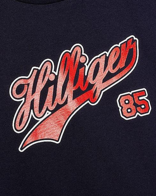 Tommy Hilfiger t-shirt con logo in corsivo.