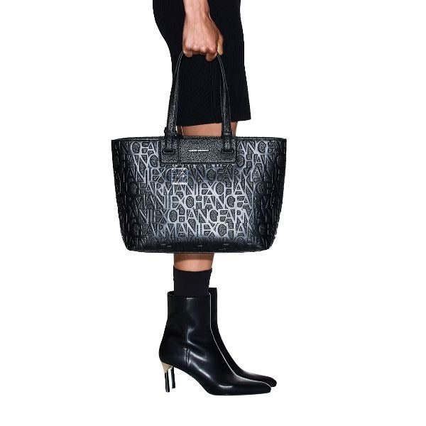 AX Armani Exchange Borsa shopping nera con logo in rilievo e charm
