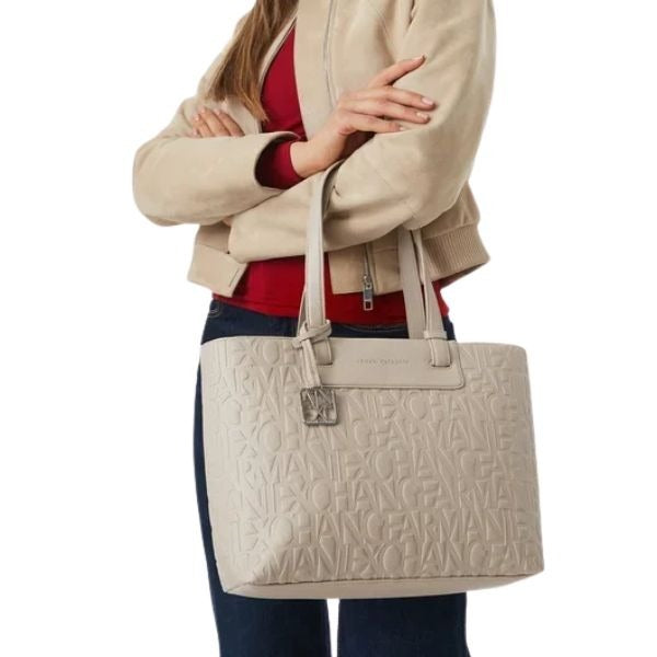 AX Armani Exchange Borsa shopping beige con logo in rilievo e charm