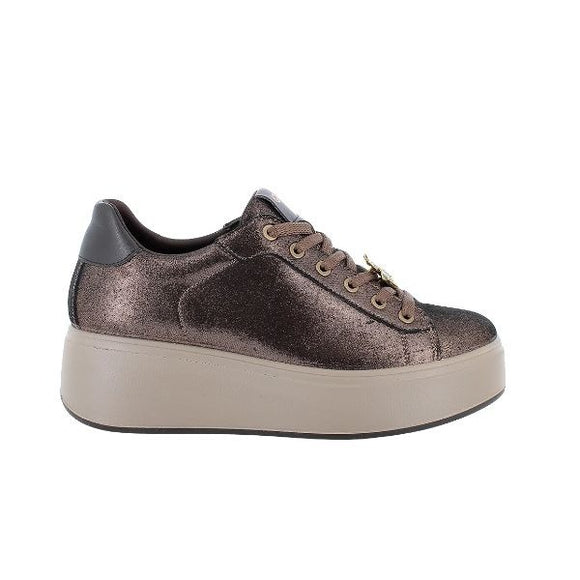 Igi&co sneakers platform in pelle laminata con charm bronzo