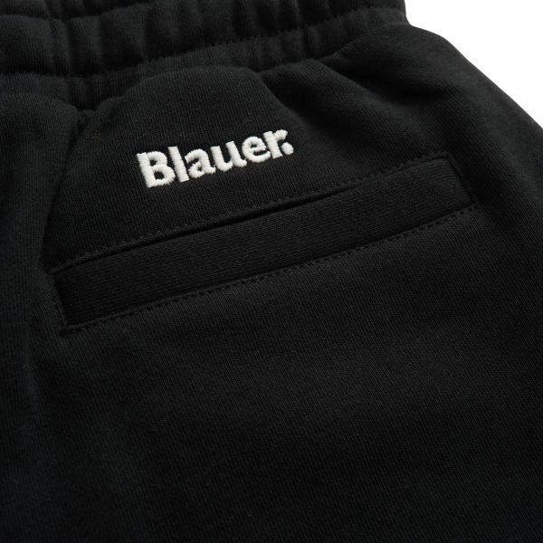 BLAUER Juss junior pantalone con elastico in vita e scudo Blauer impresso sotto la tasca taschina dietro con logo ricamato sopra in contrasto colore elastico sul fondo gamba colore nero