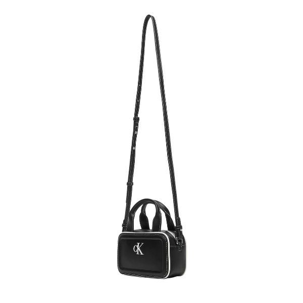Calvin Klein borsa a tracolla piccola con logo monogram nera