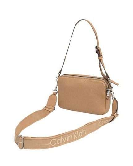 Calvin Klein Borsa a spalla con manico e tracolla logata tannin