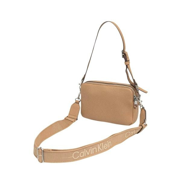 Calvin Klein Borsa a spalla con manico e tracolla logata tannin