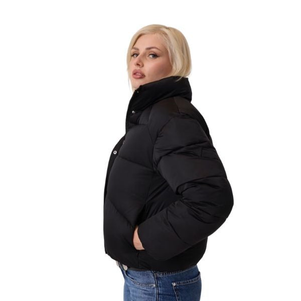 GUESS giubbino donna corto vestibilità regolare collo alto chiusura con zip colore nero