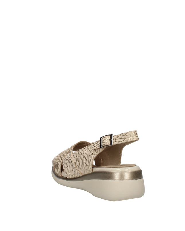 Pitillos sandali in pelle stampata con zeppa