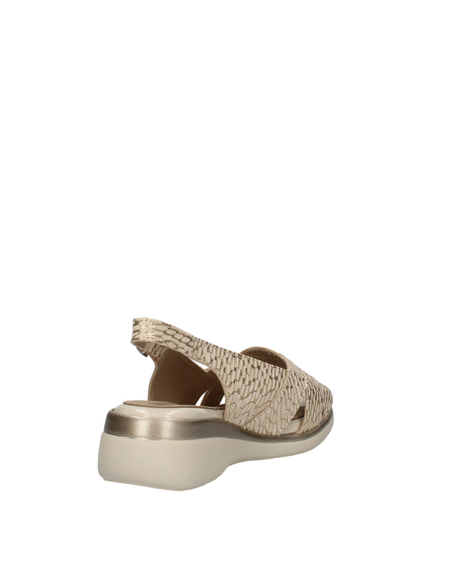 Pitillos sandali in pelle stampata con zeppa