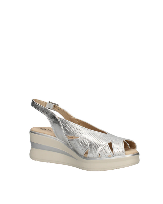 Pitillos sandali in pelle laminata con zeppa