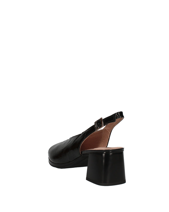 Pitillos sandali con tacco a blocco in pelle con finitura lucida