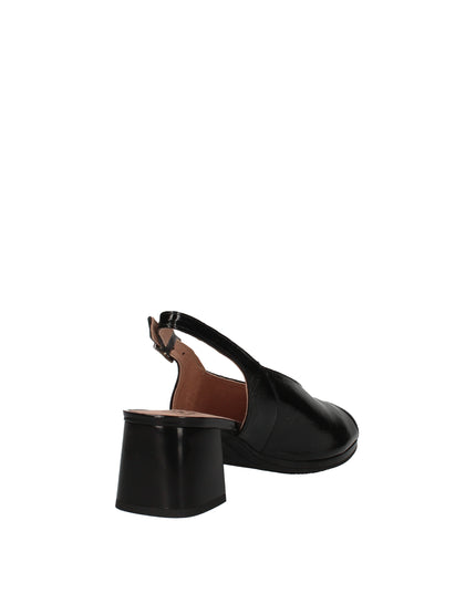 Pitillos sandali con tacco a blocco in pelle con finitura lucida