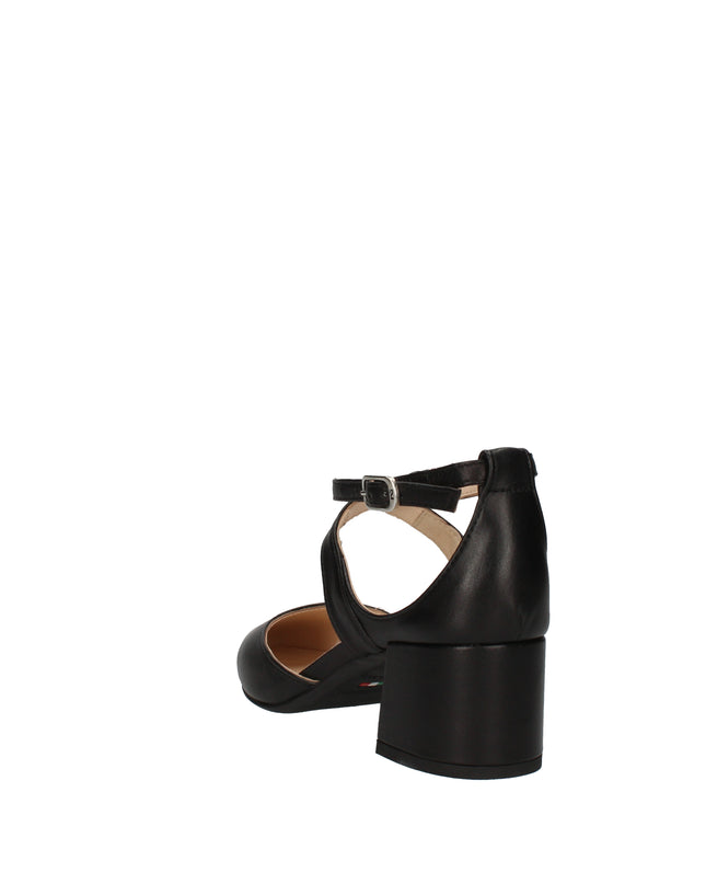 Nero Giardini decolletè con tacco grosso e cinturino regolabile