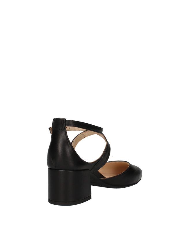 Nero Giardini decolletè con tacco grosso e cinturino regolabile