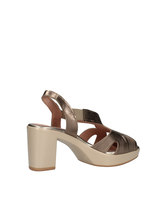 Pitillos sandali in poelle laminata con tacco a blocco