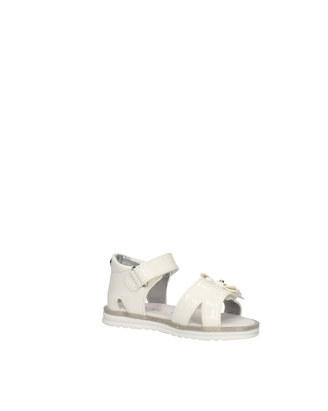 Cult Young sandali in vernice con fiocco e doppio strappo