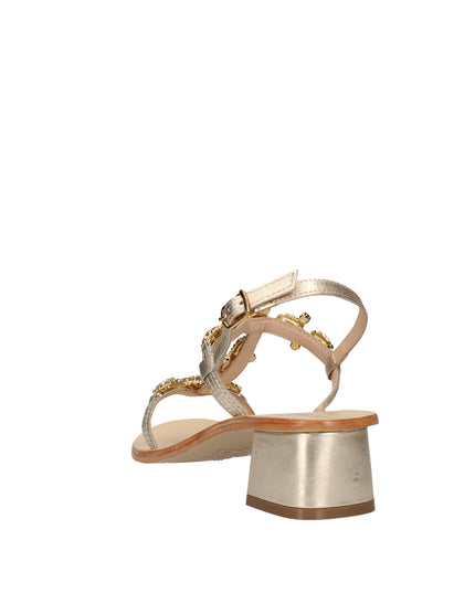 Keys sandali con tacco e gioiello