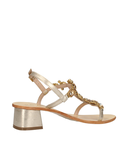 Keys sandali con tacco e gioiello