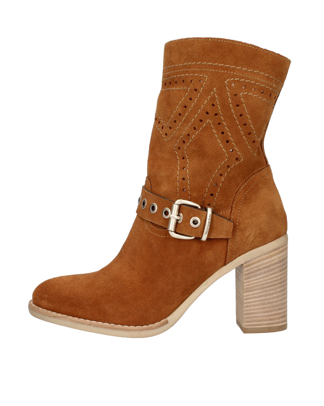 Nero Giardini stivali in pelle traforata e fibbia con tacco effetto legno