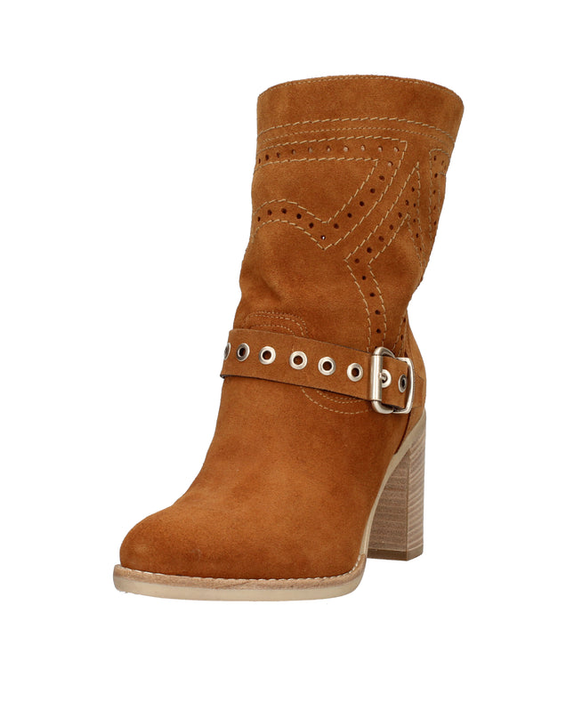 Nero Giardini stivali in pelle traforata e fibbia con tacco effetto legno