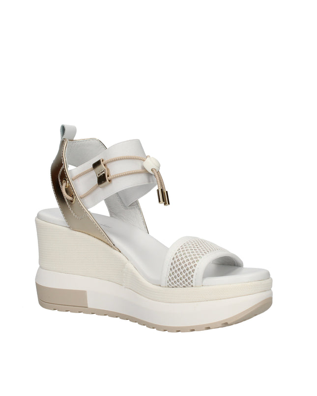 Nero Giardini sandali con zeppa in pelle laminata e tela