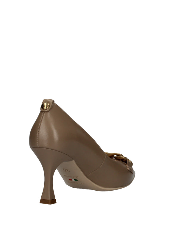 Nero Giardini decolletè con tacco a clessidra e catena