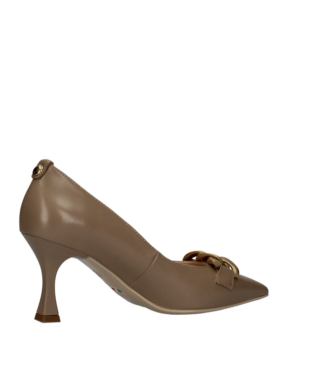 Nero Giardini decolletè con tacco a clessidra e catena