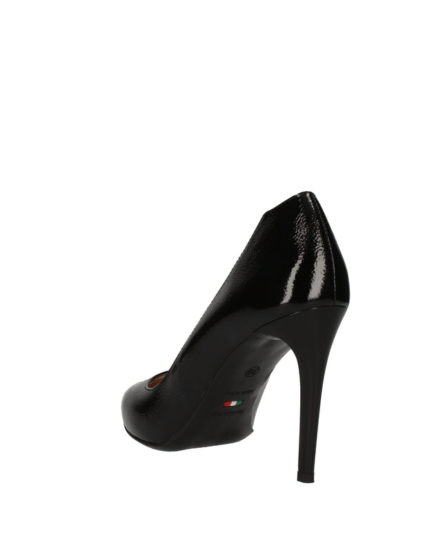 Nero Giardini decolletè in vernice con tacco sottile