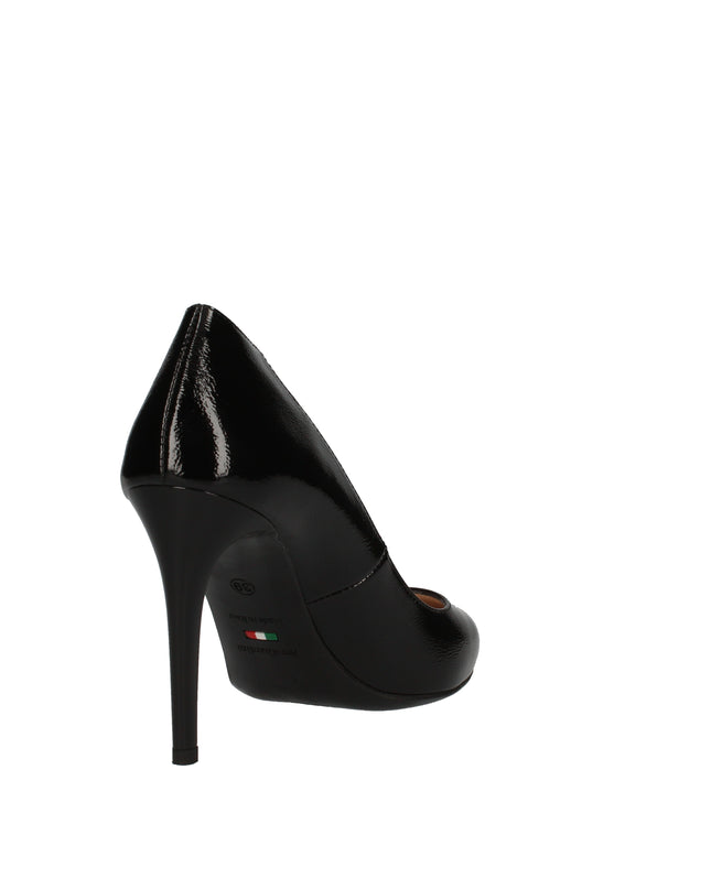 Nero Giardini decolletè in vernice con tacco sottile